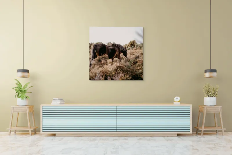 Tablou Canvas, "Cai sălbatici în peisaj natural", Cal, Natură, Vegetație, Sălbăticie, Peisaj, Frumusețe, Libertate, Serenitate, 100 x 100 cm – poza 5