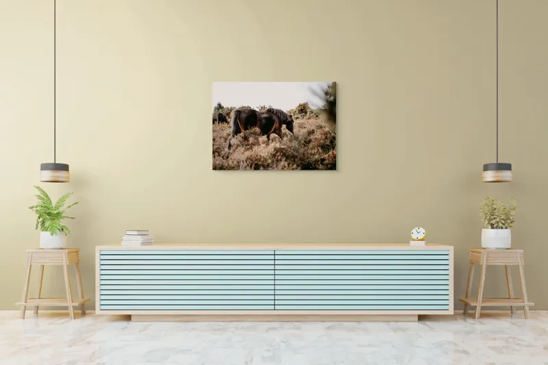 Tablou Canvas, "Cai sălbatici în peisaj natural", Cal, Natură, Vegetație, Sălbăticie, Peisaj, Frumusețe, Libertate, Serenitate, 100 x 70 cm – poza 4