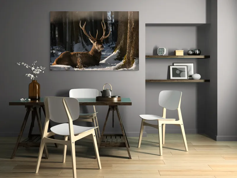 Tablou Canvas, "Cerbul odihnindu-se în pădurea înzăpezită", Majestuos, Așezat, Pădure, Iarnă, Zăpadă, Ramuri, Lumină, Natură, Tranquilitate, 150 x 100 cm – poza 5