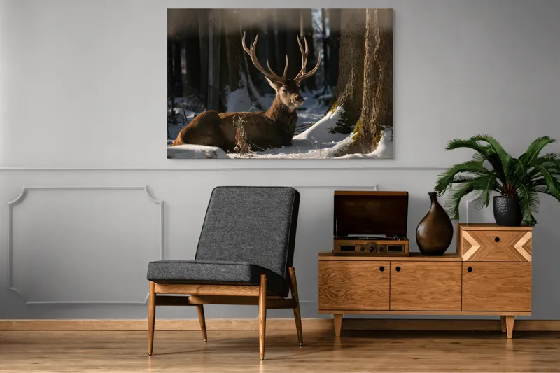 Tablou Canvas, "Cerbul odihnindu-se în pădurea înzăpezită", Majestuos, Așezat, Pădure, Iarnă, Zăpadă, Ramuri, Lumină, Natură, Tranquilitate, 150 x 100 cm – poza 8