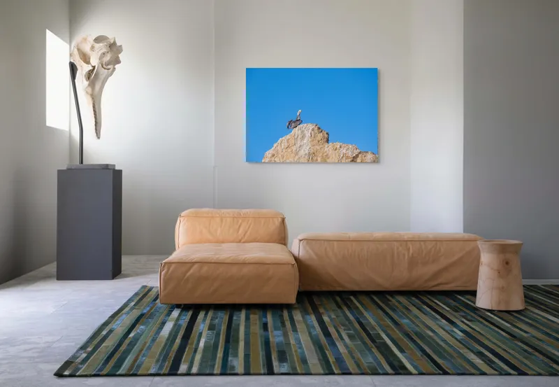 Tablou Canvas, "Pelican pe stânca semeață", Pasăre, Stâncă, Cer, Albastru, Natură, Penaj, Solitudine, Vedere., 100 x 70 cm – poza 7