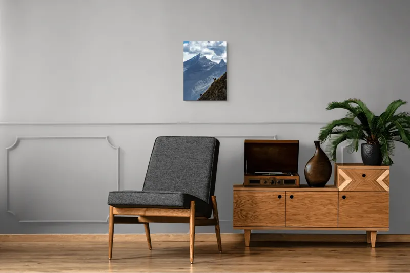 Tablou Canvas, "Capre negre în alpii stâncoși", Nori, Munți, Capre, Prăpastie, Cer, Vârf, Umbre, Natură, 39 x 54 cm – poza 8