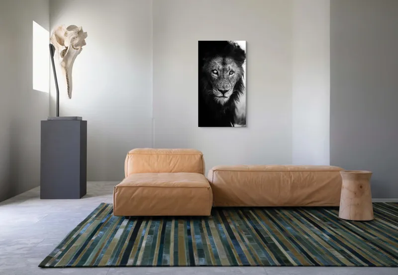 Tablou Canvas, "Regele întunecat al savanei africane", Leu, Regalitate, Forță, Întunecat, Privire, Mister, Noblețe, Putere, 50 x 90 cm – poza 5