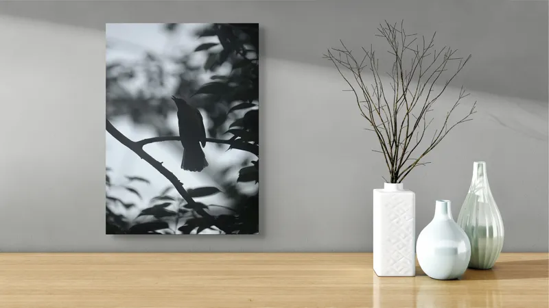 Tablou Canvas, "Pasăre cântând în amurgul pădurii", Pasăre, Cântătoare, Siluetă, Ramură, Frunze, Cer, Silențios, Natură, Întuneric, Contur., 39 x 54 cm – poza 4