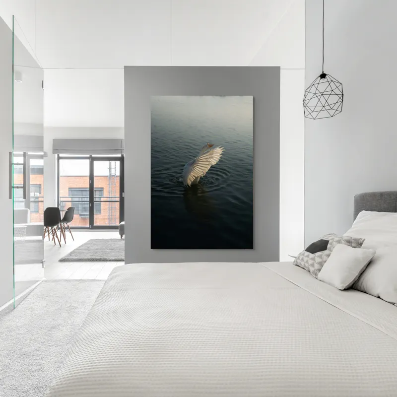 Tablou Canvas, "Dansul grațios al egretei pe apă", Grație, Aripi, Reflecție, Apă, Serenitate, Zbor, Natură, Lumină, 100 x 150 cm – poza 5