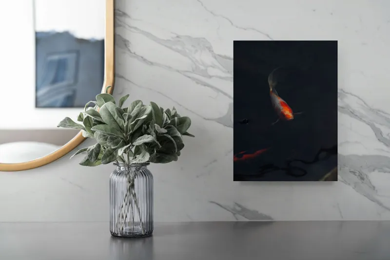 Tablou Canvas, "Pești koi în adâncul apei", Pește, Apă, Întuneric, Reflectare, Calm, Eleganță, Solitudine., 26 x 39 cm – poza 4
