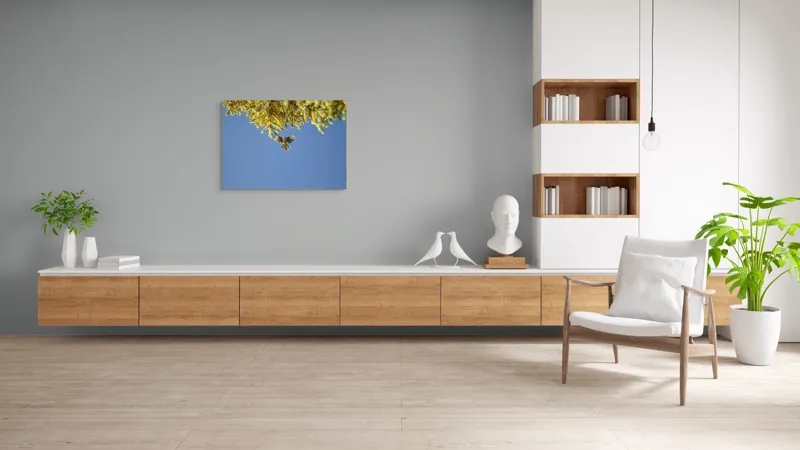 Tablou Canvas, "Zborul liber printre ramuri verzi", Pasăre, Zburând, Cer, Ramuri, Verde, Albastru, Aripi, Lumină, Natură, Libertate, 100 x 70 cm – poza 6