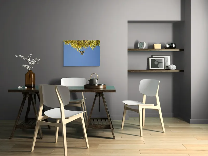 Tablou Canvas, "Zborul liber printre ramuri verzi", Pasăre, Zburând, Cer, Ramuri, Verde, Albastru, Aripi, Lumină, Natură, Libertate, 70 x 50 cm – poza 5