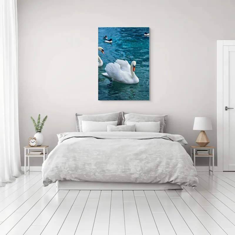 Tablou Canvas, "Grațioase lebede pe lac albastru", Grațioasă, Albă, Zburătoare, Liniștită, Senină, Vezel, Rece, Cristalină, Plutitoare, Majestuoasă, 70 x 100 cm – poza 3