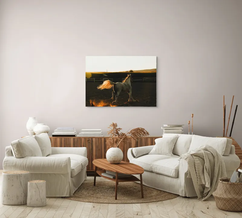 Tablou Canvas, "Calul alb în lumina apusului", Cal, Luminozitate, Mișcare, Peisaj, Energie, Apus, Libertate, Dinamică, 100 x 70 cm – poza 3