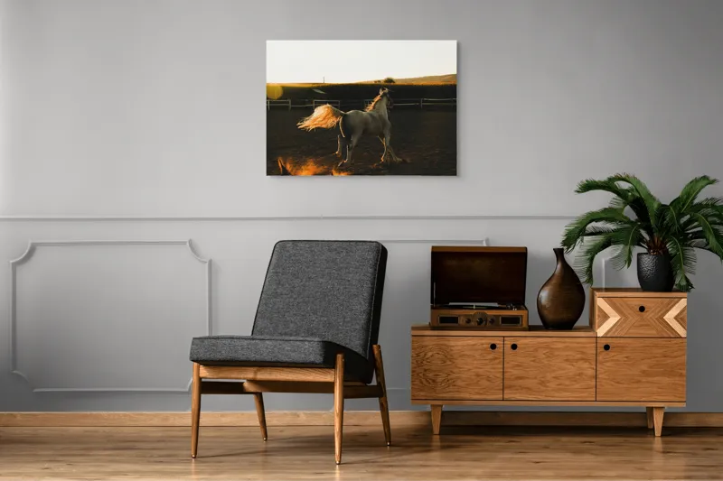 Tablou Canvas, "Calul alb în lumina apusului", Cal, Luminozitate, Mișcare, Peisaj, Energie, Apus, Libertate, Dinamică, 100 x 70 cm – poza 8