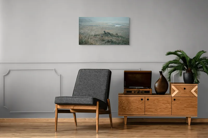 Tablou Canvas, "Cerbi în peisajul aspru de toamnă", Cerb, Pajiște, Peisaj, Câmpie, Râu, Natură, Sălbatic, Noros, Tihnă, 90 x 50 cm – poza 6