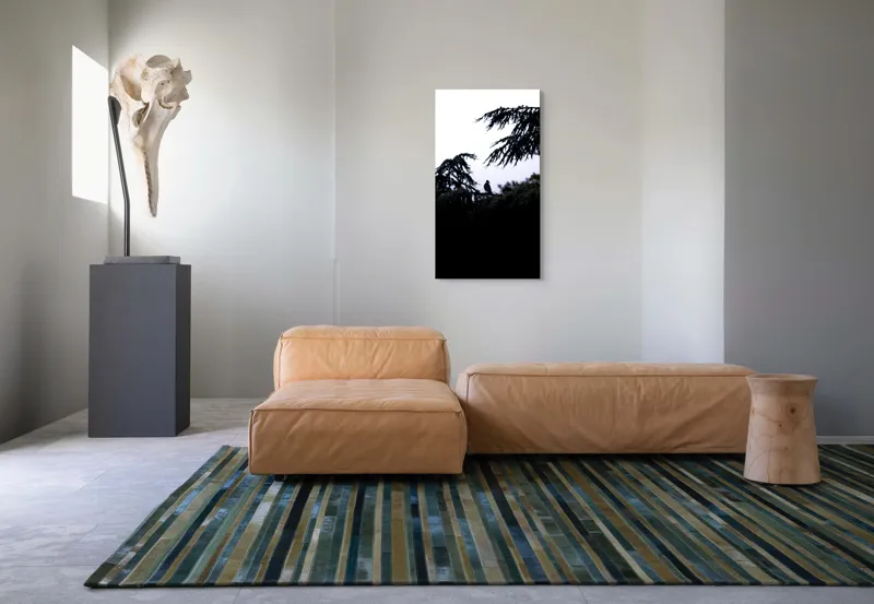 Tablou Canvas, "Pasăre solitară în amurgul pădurii", Pasăre, Siluetă, Ramuri, Copaci, Cer, Umbre, Natură, Întuneric, Mistic, Calm., 50 x 90 cm – poza 5