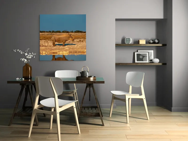 Tablou Canvas, "Rinocerul singuratic la apusul soarelui", Rhino, Reflecție, Apă, Teren, Cer, Solitar, Peisaj, Natural, Serenitate, Conservare, 100 x 100 cm – poza 6