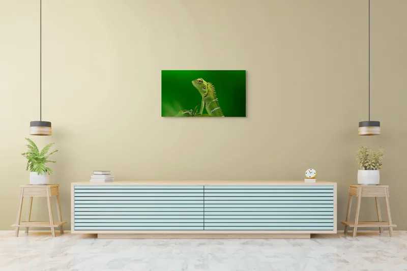 Tablou Canvas, "Şopârla verde în lumea liniştii", Verde, Şopârlă, Elegant, Spini, Fundal, Natură, Contrast, Frunză, 90 x 50 cm – poza 5