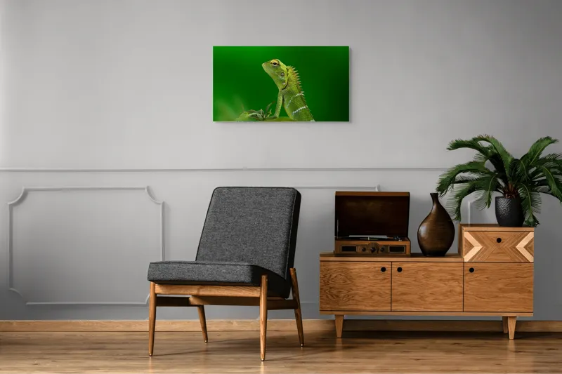 Tablou Canvas, "Şopârla verde în lumea liniştii", Verde, Şopârlă, Elegant, Spini, Fundal, Natură, Contrast, Frunză, 90 x 50 cm – poza 6