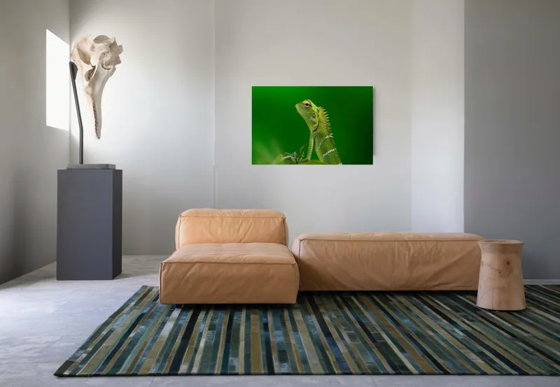 Tablou Canvas, "Şopârla verde în lumea liniştii", Verde, Şopârlă, Elegant, Spini, Fundal, Natură, Contrast, Frunză, 90 x 50 cm – poza 8