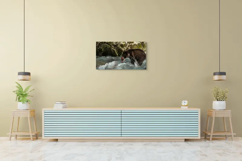 Tablou Canvas, "Ursul și peștele în râu tumultuos", Urs, Apă, Pește, Pădure, Natură, Vânătoare, Râu, Stânci, Sălbăticie, 90 x 50 cm – poza 5