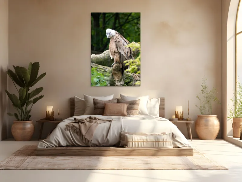 Tablou Canvas, "Pasăre prădătoare odihnindu-se pe trunchi", Pasăre, Vultur, Penaj, Cioc, Stâncă, Pene, Natură, Verdeață, Copaci, Privire., 100 x 150 cm – poza 3
