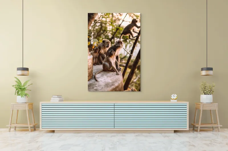 Tablou Canvas, "Maimuțe în lumina apusului liniștit", Maimuțe, Copaci, Apus, Familie, Trunchi, Urcare, Blană, Privește., 100 x 150 cm – poza 4