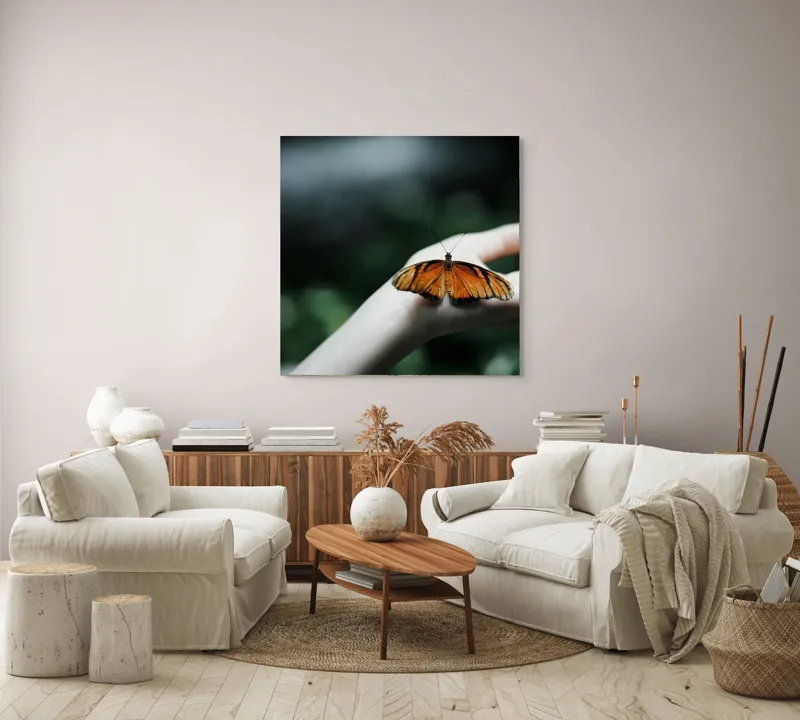 Tablou Canvas, "Aripile libertății pe palmă umană", Aripă, Delicatețe, Mână, Fluture, Natură, Verde, Zbor, 100 x 100 cm – poza 3