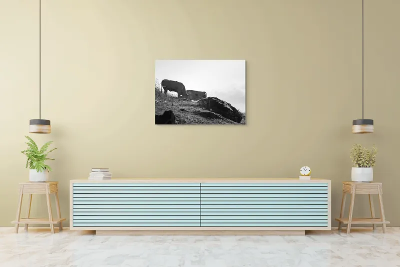 Tablou Canvas, "Vaci păscând pe coline însorite", Vaci, Peisaj, Pășune, Piatră, Cer, Natură, Siluetă, Iarbă., 100 x 70 cm – poza 4
