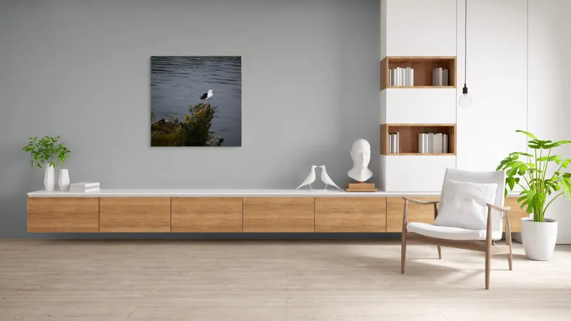 Tablou Canvas, "Pescăruș singuratic pe stânca solitară", Pescăruș, Stâncă, Apă, Vegetație, Solitudine, Natură, Seninătate, Reflecție., 100 x 100 cm – poza 8