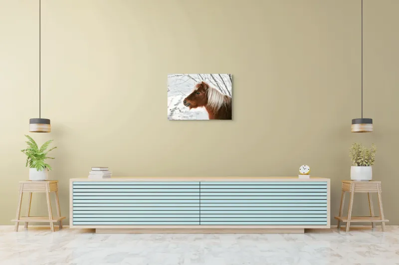 Tablou Canvas, "Ponei visând la iarnă albă", Cal, Zăpadă, Copac, Iarnă, Coamă, Blană, Natură, Frig, Peisaj, Tandrețe, 70 x 50 cm – poza 7