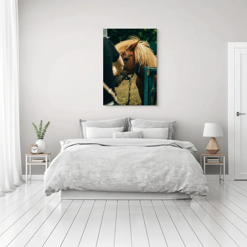 Tablou Canvas, "Întâlnire blândă cu un ponei brun", 70 x 100 cm – poza 3