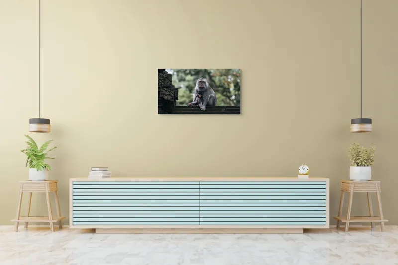 Tablou Canvas, "Maimuța și puiul pe trepte ancestrale", Maimuță, Pui, Piatră, Pădure, Frunze, Sculptură, Natură, Blană, 90 x 50 cm – poza 5
