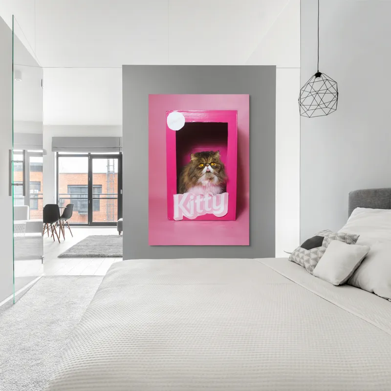 Tablou Canvas, "Pisica regală într-o cutie roz", Pisică, Cutie, Roz, Pufos, Privire, Etichetă, Fundal, Blană, Ochi, Drăguț, 100 x 150 cm – poza 5