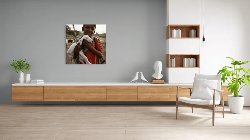 Tablou Canvas, "Băiatul și iedul alb îmbrățișați", 100 x 100 cm – poza 8