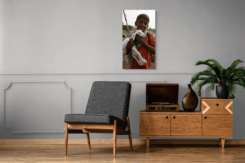 Tablou Canvas, "Băiatul și iedul alb îmbrățișați", 50 x 90 cm – poza 8