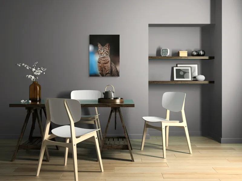 Tablou Canvas, "Pisica misterioasă privește departe", Pisică, Tigrată, Eleganță, Privire, Blană, Vibrantă, Postură, Calmă, 50 x 70 cm – poza 5