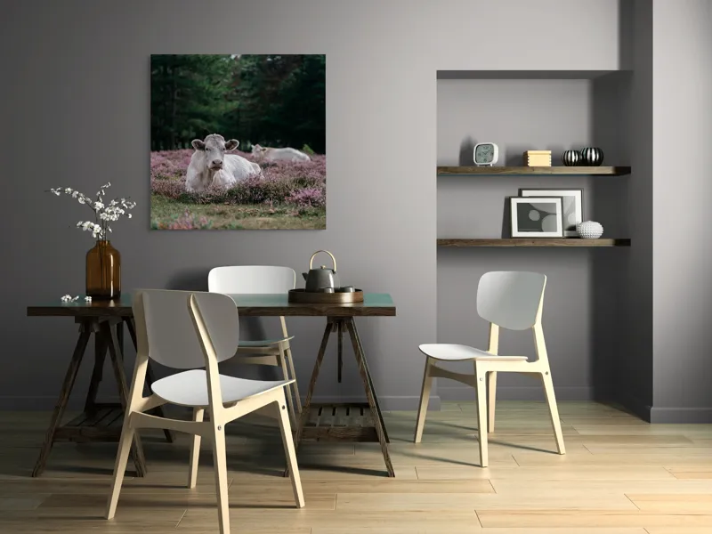 Tablou Canvas, "Vaci odihnindu-se pe lunci movii", Vacă, Plante, Pajiște, Natură, Relaxare, Copaci, Verde, Roz, Cer, Tranquilitate, 100 x 100 cm – poza 6