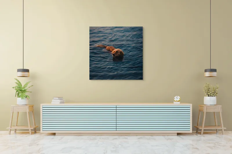 Tablou Canvas, "Aurora în valuri misterioase ale mării", Câine, Apă, Înot, Blană, Seninătate, Reflexie, Valuri, Calm, Aur, Libertate, 100 x 100 cm – poza 5