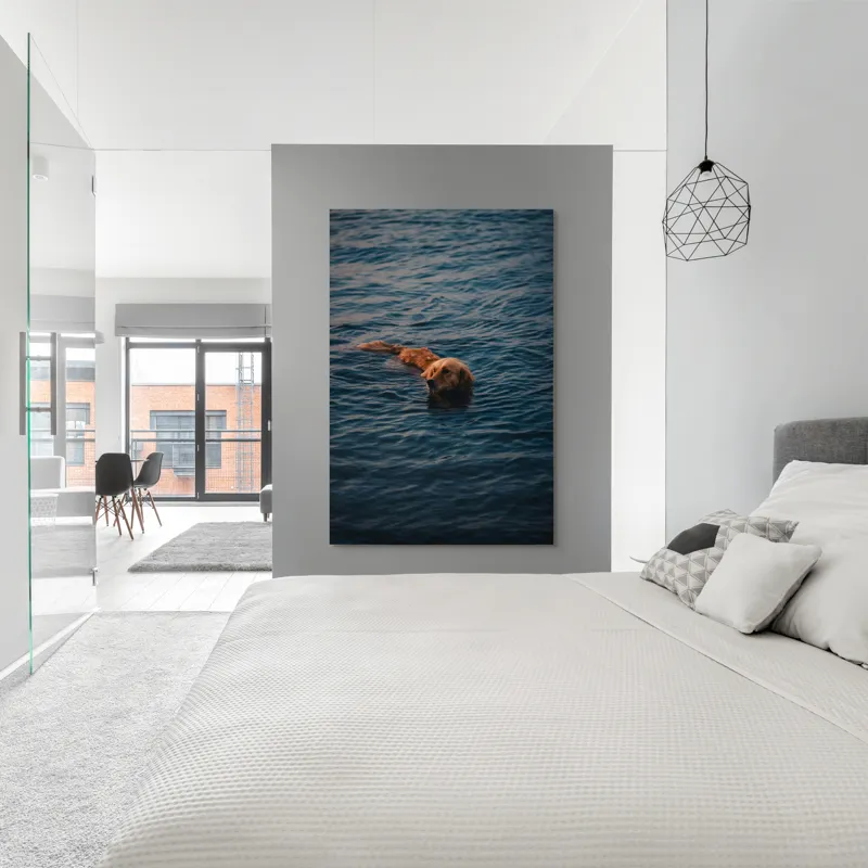Tablou Canvas, "Aurora în valuri misterioase ale mării", Câine, Apă, Înot, Blană, Seninătate, Reflexie, Valuri, Calm, Aur, Libertate, 100 x 150 cm – poza 5