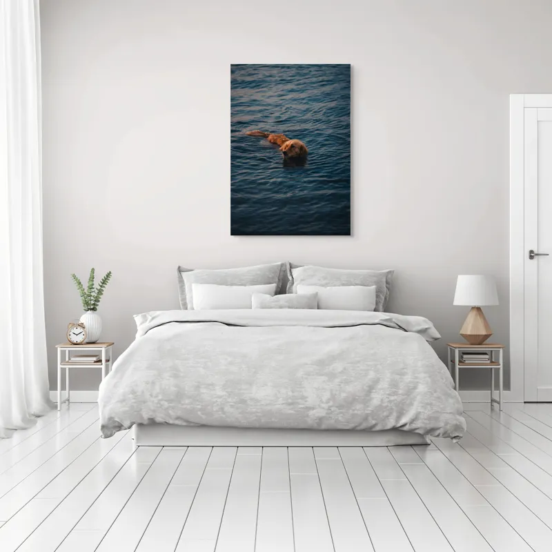 Tablou Canvas, "Aurora în valuri misterioase ale mării", Câine, Apă, Înot, Blană, Seninătate, Reflexie, Valuri, Calm, Aur, Libertate, 70 x 100 cm – poza 3