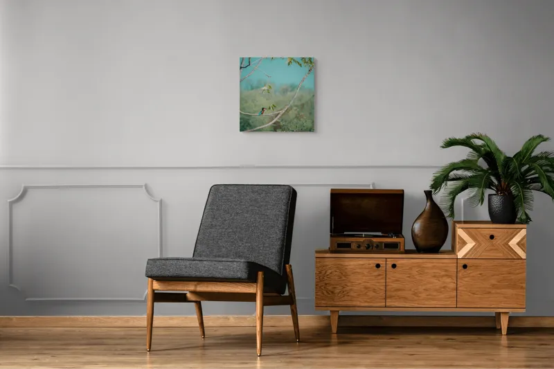 Tablou Canvas, "Pasărea albastră pe ramură subțire", Albastru, Frunziș, Pasăre, Ramură, Cer, Verde, Lumină, Natură, Tranquilitate, Frumusețe, 50 x 50 cm – poza 6