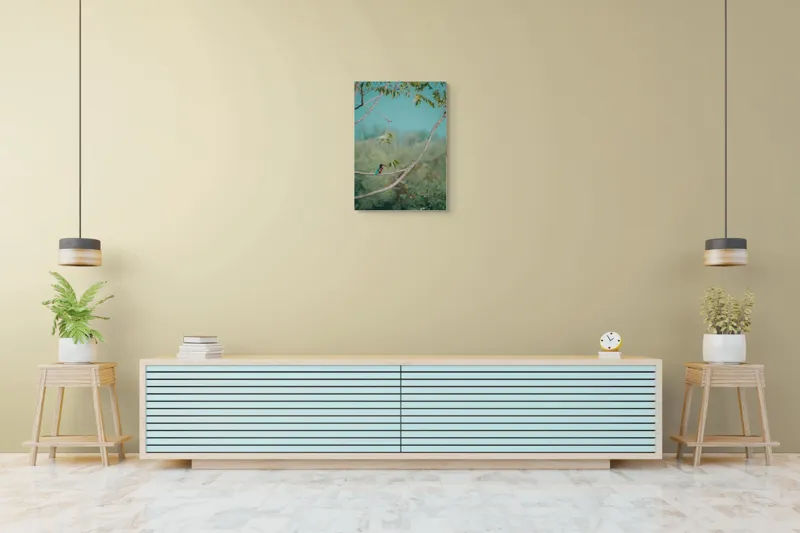 Tablou Canvas, "Pasărea albastră pe ramură subțire", Albastru, Frunziș, Pasăre, Ramură, Cer, Verde, Lumină, Natură, Tranquilitate, Frumusețe, 50 x 70 cm – poza 6