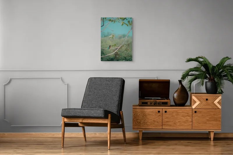 Tablou Canvas, "Pasărea albastră pe ramură subțire", Albastru, Frunziș, Pasăre, Ramură, Cer, Verde, Lumină, Natură, Tranquilitate, Frumusețe, 50 x 70 cm – poza 8