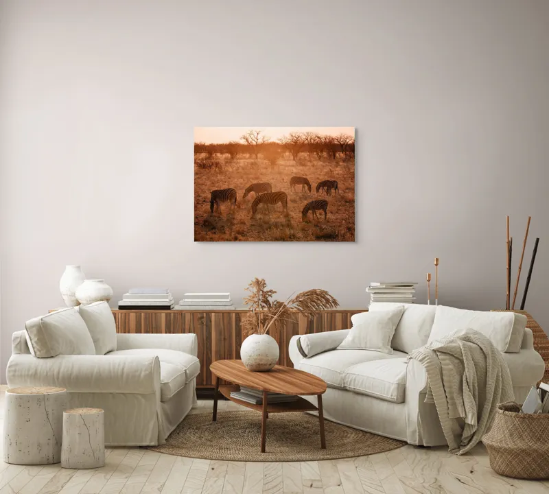 Tablou Canvas, "Zebre în lumina apusului african", Zebre, Apus, Savannah, Copaci, Iarbă, Siluete, Lumină, Relaxare, 100 x 70 cm – poza 3
