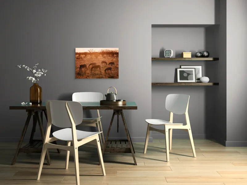 Tablou Canvas, "Zebre în lumina apusului african", Zebre, Apus, Savannah, Copaci, Iarbă, Siluete, Lumină, Relaxare, 70 x 50 cm – poza 5