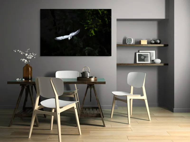 Tablou Canvas, "Pasărea albă în zbor nocturn", Porumbel, Zbor, Noapte, Întuneric, Aripi, Strălucire, Pădure, Serenitate, 150 x 100 cm – poza 5