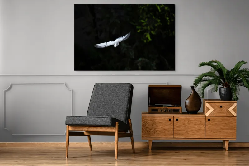 Tablou Canvas, "Pasărea albă în zbor nocturn", Porumbel, Zbor, Noapte, Întuneric, Aripi, Strălucire, Pădure, Serenitate, 150 x 100 cm – poza 8