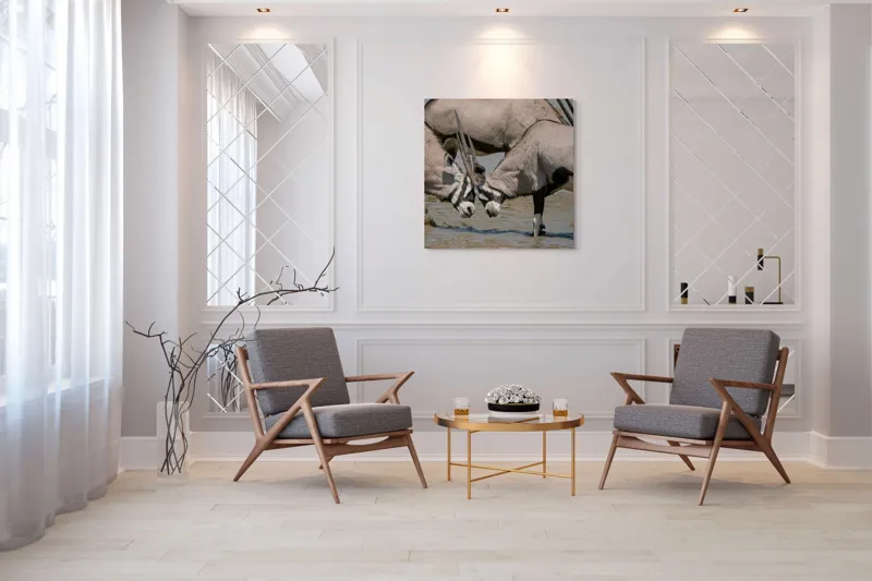 Tablou Canvas, "Oryxii se duelează la apă", Antilope, Coarne, Apă, Combat, Natură, Interacțiune, Sălbăticie, Animal., 100 x 100 cm – poza 7