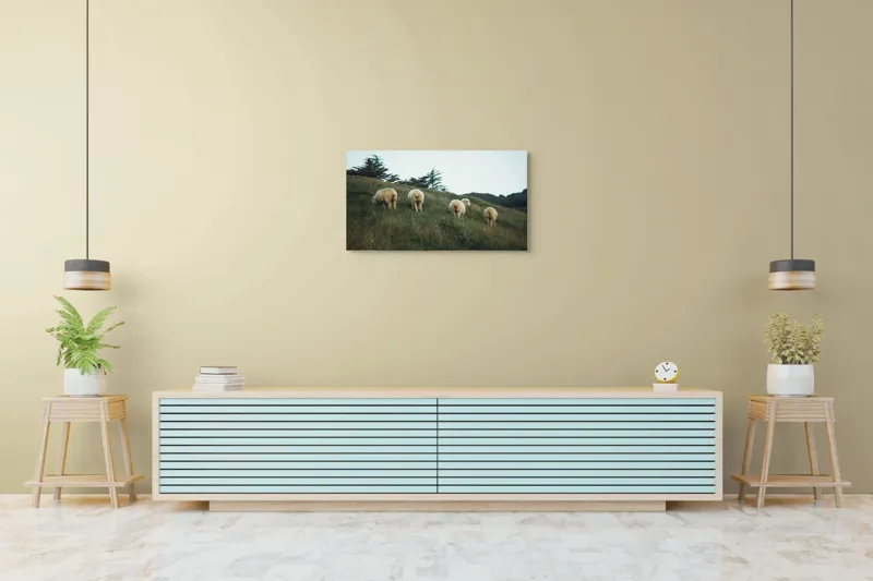 Tablou Canvas, "Oile pășunând pe colina înverzită", Oi, Pajiste, Verdeata, Natura, Cer, Relaxare, Peisaj, Liniste, Deal, Vegetatie, 90 x 50 cm – poza 5