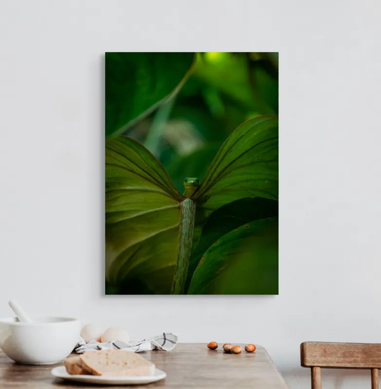 Tablou Canvas, "Ochi curioși printre frunze verzi", verde, frunză, ascuns, natură, misterios, 50 x 70 cm – poza 3