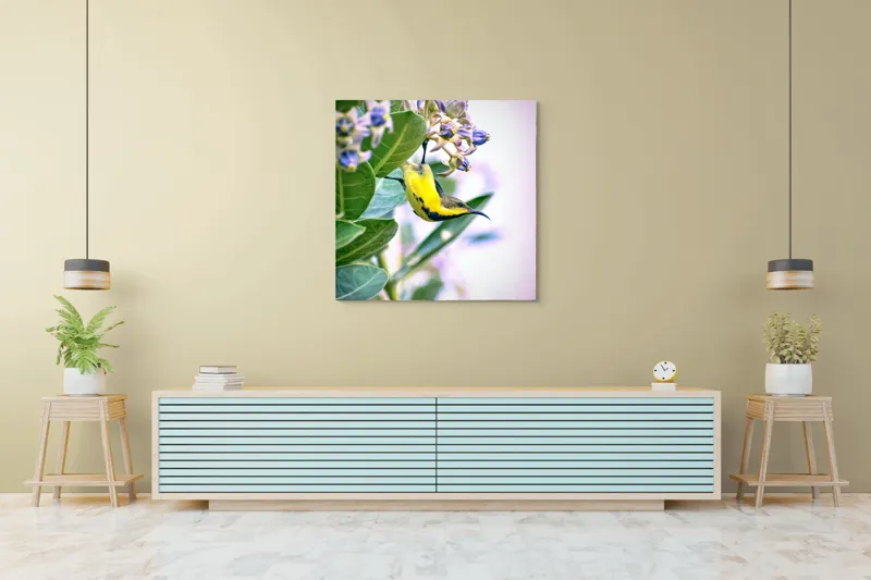 Tablou Canvas, "Pasărea în grădina cu flori albastre", Pasăre, Floră, Frunziș, Culori, Delicatețe, Natură, Fragilitate, Echilibru, 100 x 100 cm – poza 5