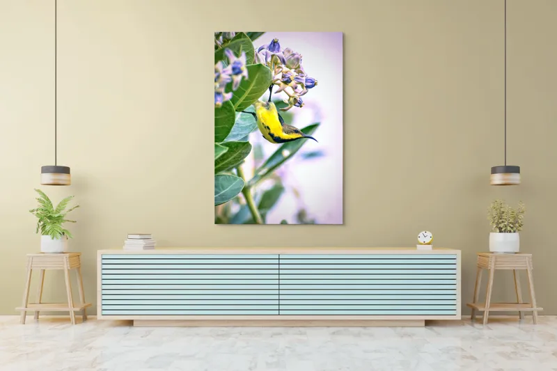 Tablou Canvas, "Pasărea în grădina cu flori albastre", Pasăre, Floră, Frunziș, Culori, Delicatețe, Natură, Fragilitate, Echilibru, 100 x 150 cm – poza 4